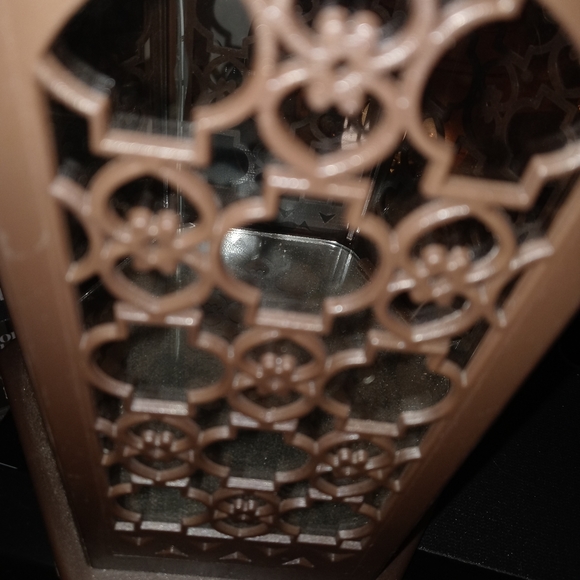 Reflective Light - Picture 2 of 5